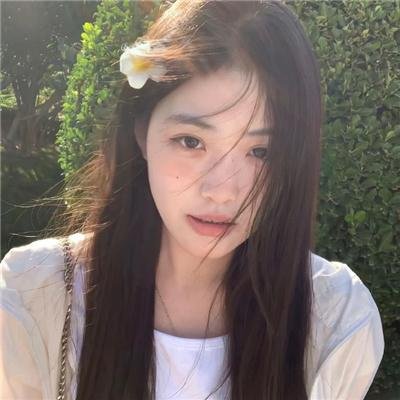 院子里的女人